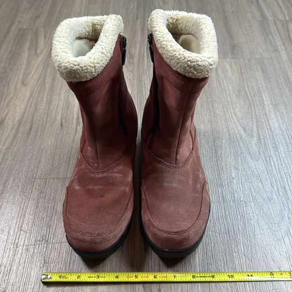 Sorel Red Suede Winter Boots with Cream Lining - Picture 13 of 13
